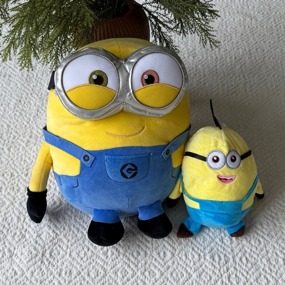Despicable Me Minions Stuffed Animal Set - Yellow and Blue